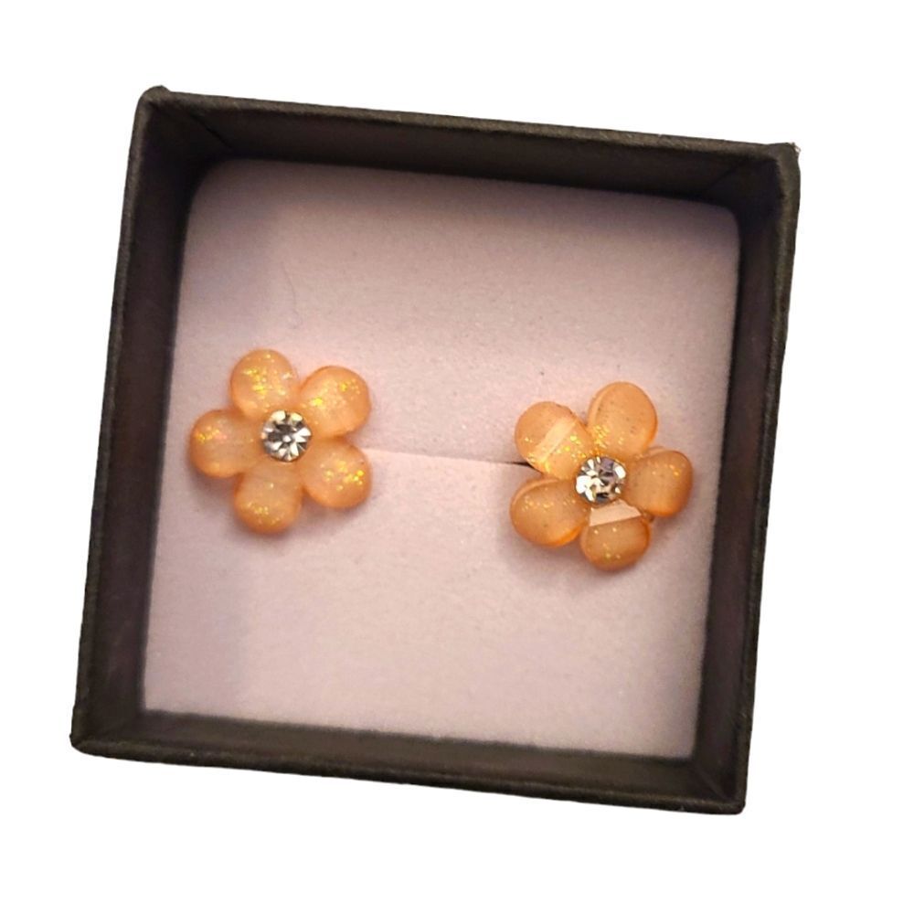 Earrings Pierced Peach Daisy White Stone Center Hypoallergenic 1/2‎ Inch